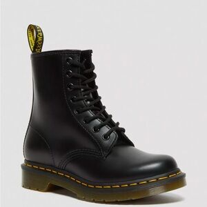 Dr. Martens 1460 WOMEN'S SMOOTH LEATHER LACE UP BOOTS